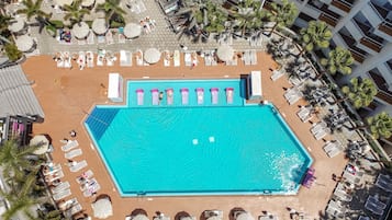 Outdoor pool, pool umbrellas, sun loungers