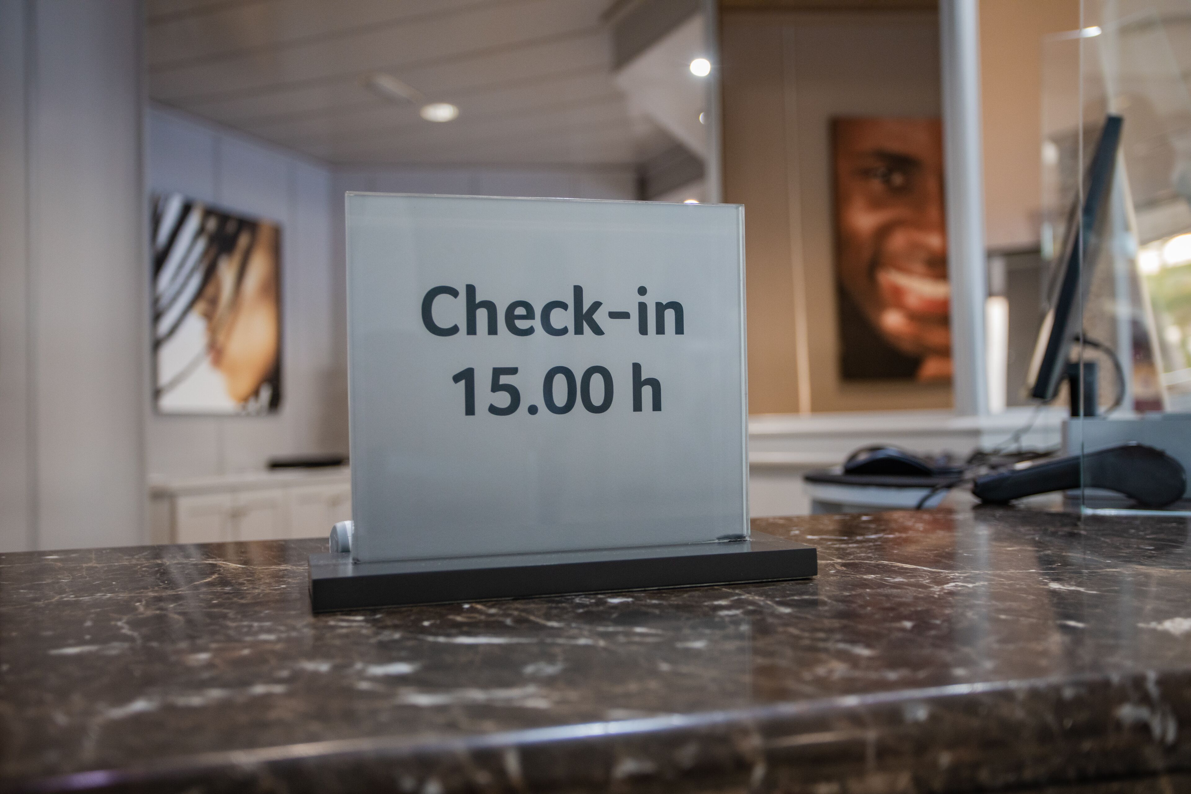 A sign indicating check-in time at 15:00 hours.