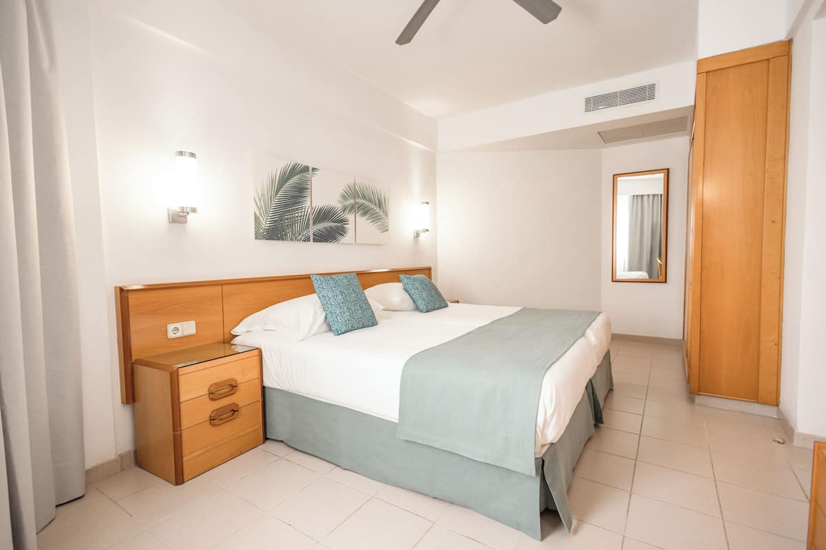 1 bedroom, in-room safe, free WiFi, bed sheets