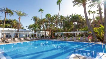 3 outdoor pools, pool umbrellas, pool loungers