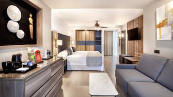Familienzimmer, 2 Schlafzimmer, Balkon | 2 Schlafzimmer, Minibar, Bügeleisen/Bügelbrett, kostenloses WLAN