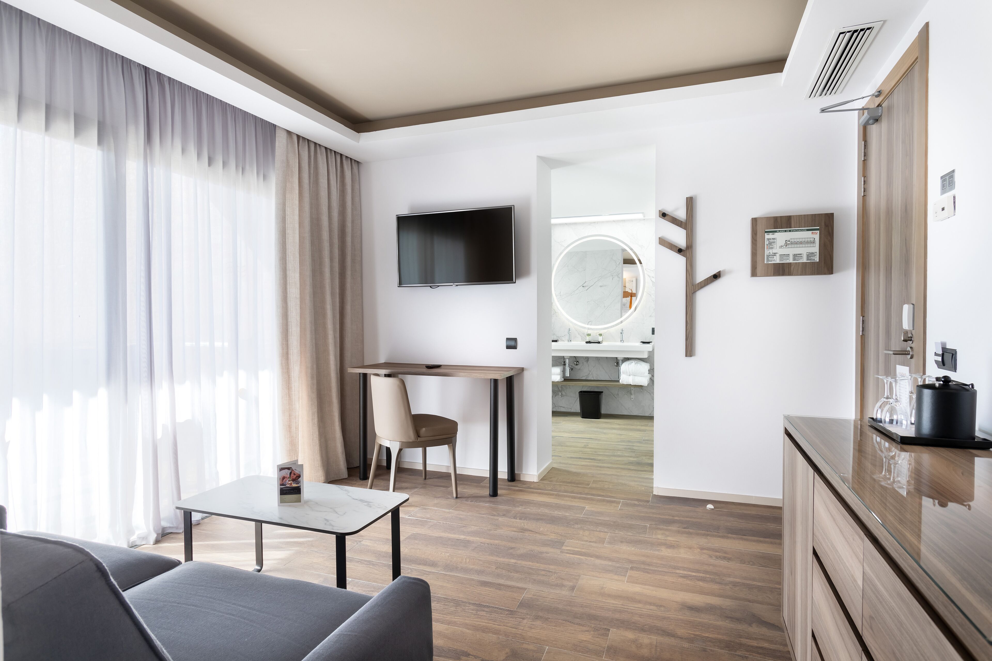 minibar, iron/ironing board, free wifi, bed sheets