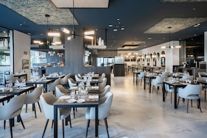 6 restaurants servant le petit déjeuner, spécialités Cuisine asiatique