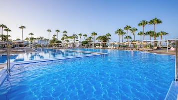 6 outdoor pools, pool umbrellas, sun loungers