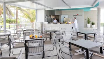 6 restaurants, breakfast, lunch, dinner served; Asian cuisine