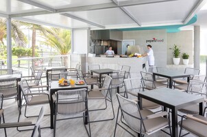 6 restaurants, breakfast, lunch, dinner served; Asian cuisine