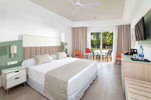 ミニバー、セーフティボックス (室内)、WiFi (無料)、ベッドシーツ