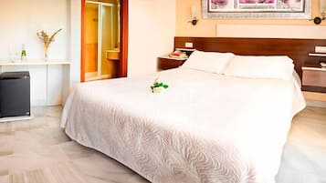 Δίκλινο Δωμάτιο (Double) | Κρεβάτια memory foam, χρηματοκιβώτιο στο δωμάτιο, γραφείο, ηχομόνωση