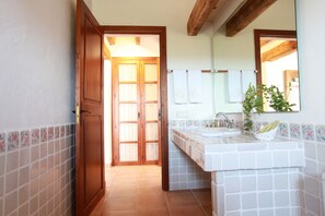 Junior Suite Superior | Lavabo en el baño