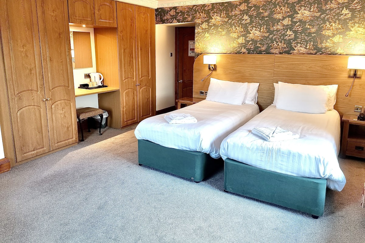 Chambre Supérieure Double ou avec lits jumeaux | Coffres-forts dans les chambres, Wi-Fi gratuit