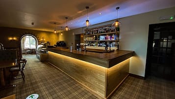 2 bares o lounges