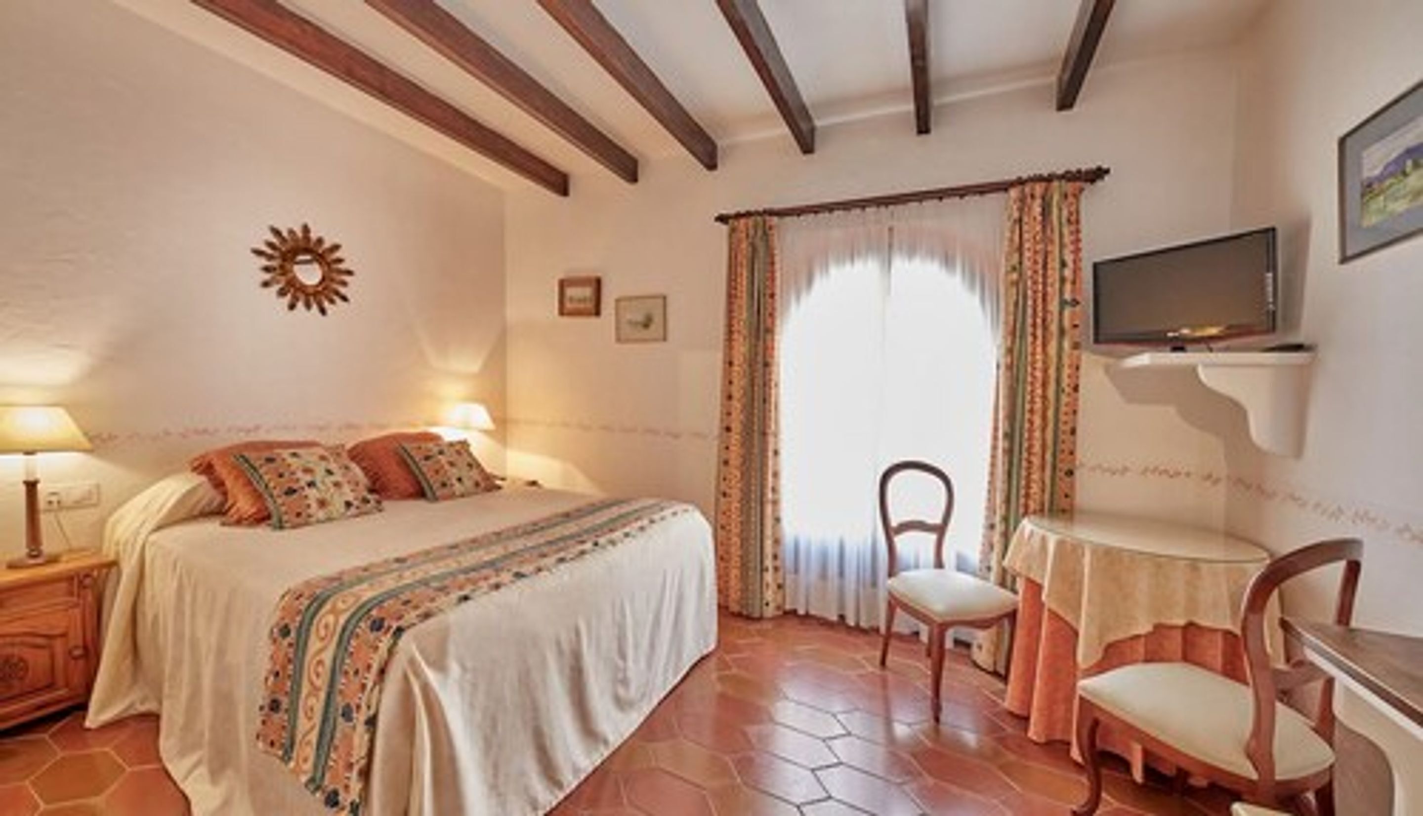 economy double room | 1 bedroom, memory-foam beds, minibar, in-room safe