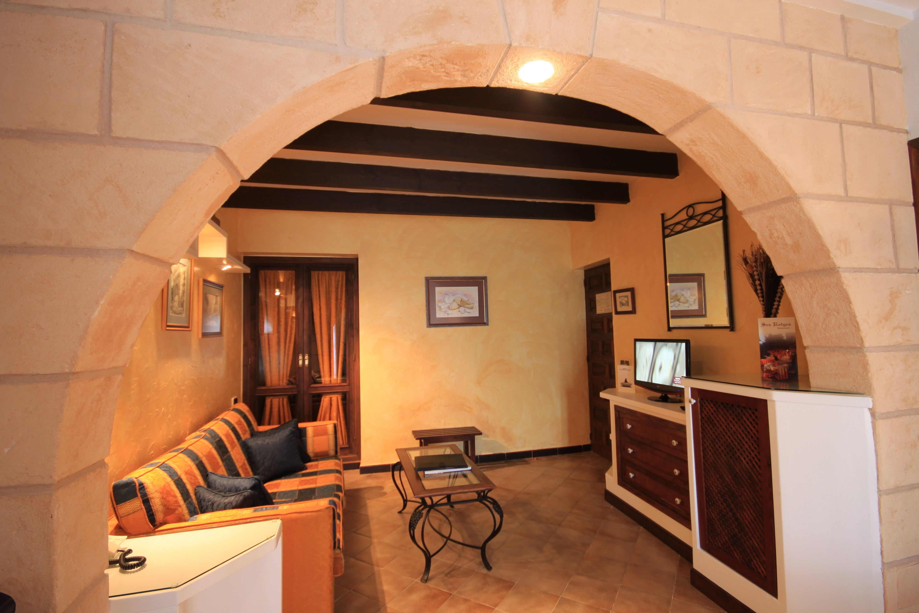 junior suite, balcony | living area | flat-screen tv