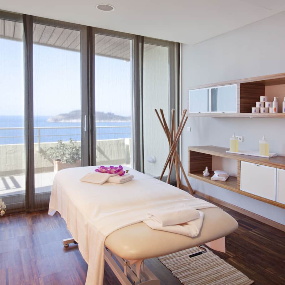 Sauna, body treatments, aromatherapy, facials, 4 treatment rooms