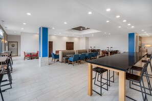 Café da manhã para viagem grátis todos os dias