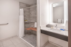Vòi sen/bồn tắm kết hợp, máy sấy tóc, khăn tắm