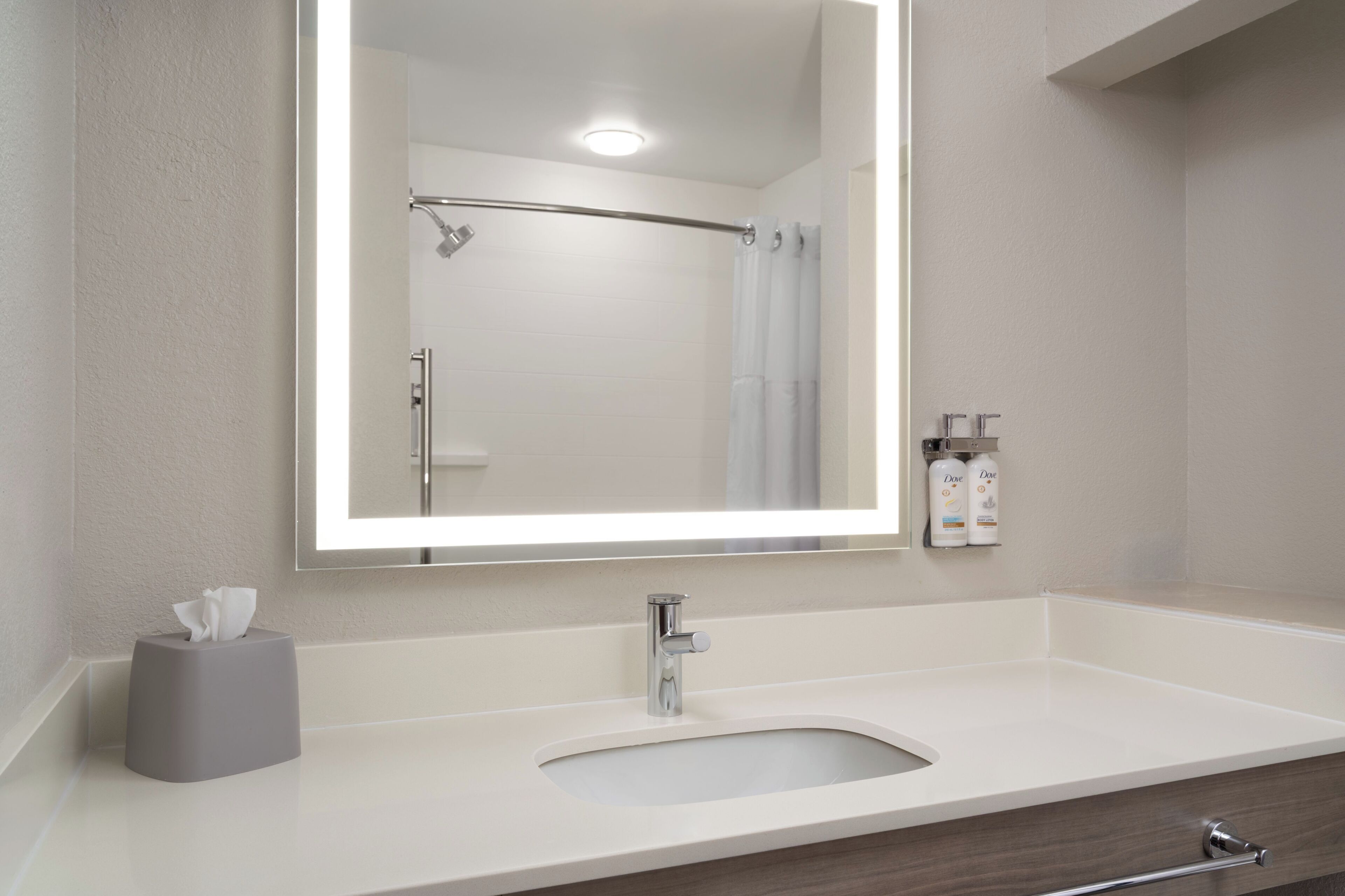Photo - Holiday Inn Express  & Suites Chaffee  Jacksonville West