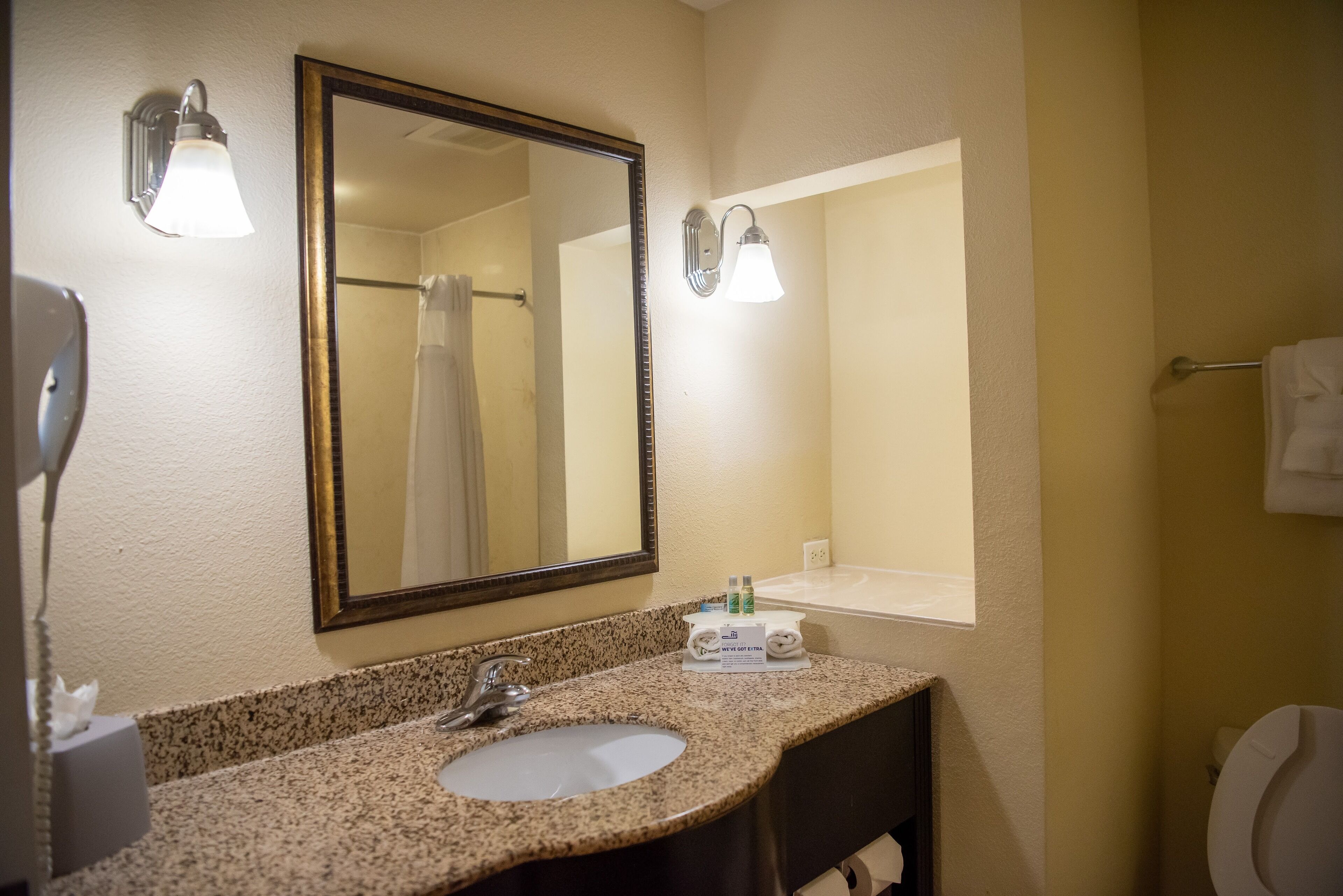 standard room | bathroom | combined shower/bathtub, hair dryer, towels