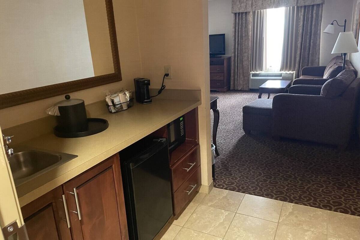 combined shower/bathtub, free toiletries, hair dryer, towels