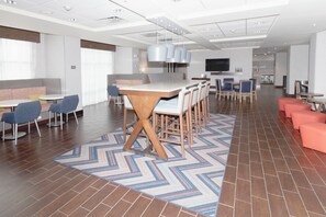 Free daily buffet breakfast  - Hampton Inn Rawlins (Rawlins)