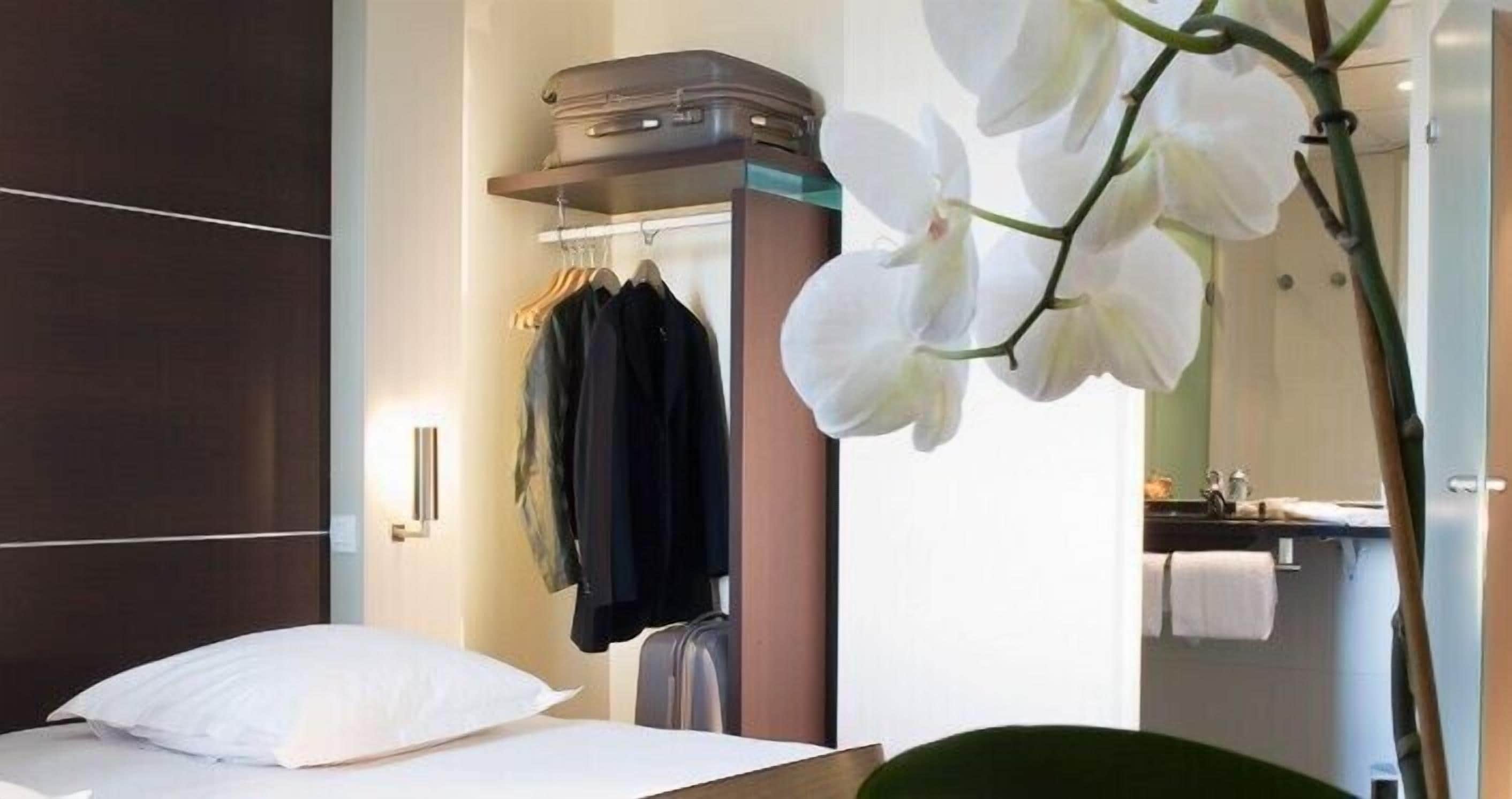 in-room safe, desk, soundproofing, iron/ironing board