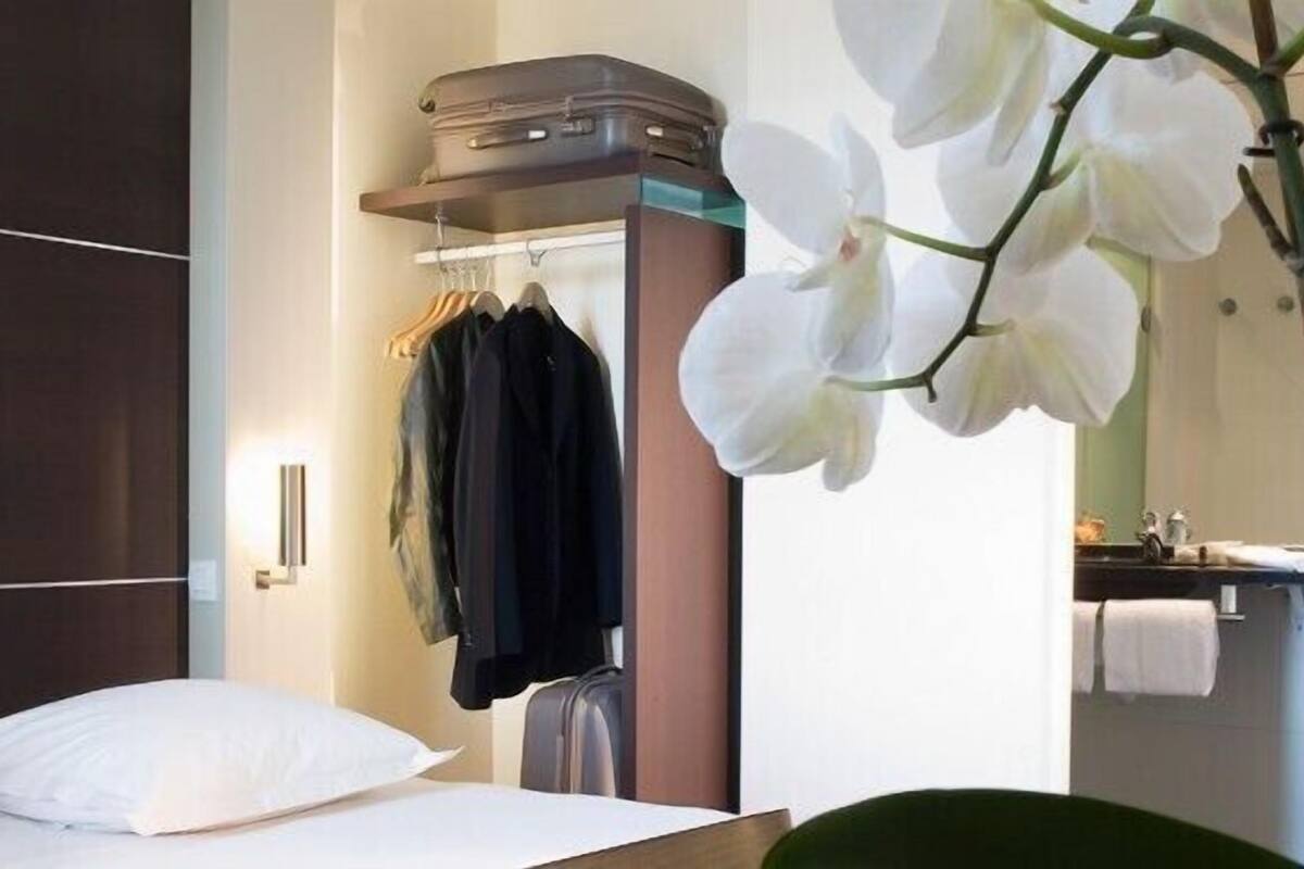 in-room safe, desk, soundproofing, iron/ironing board