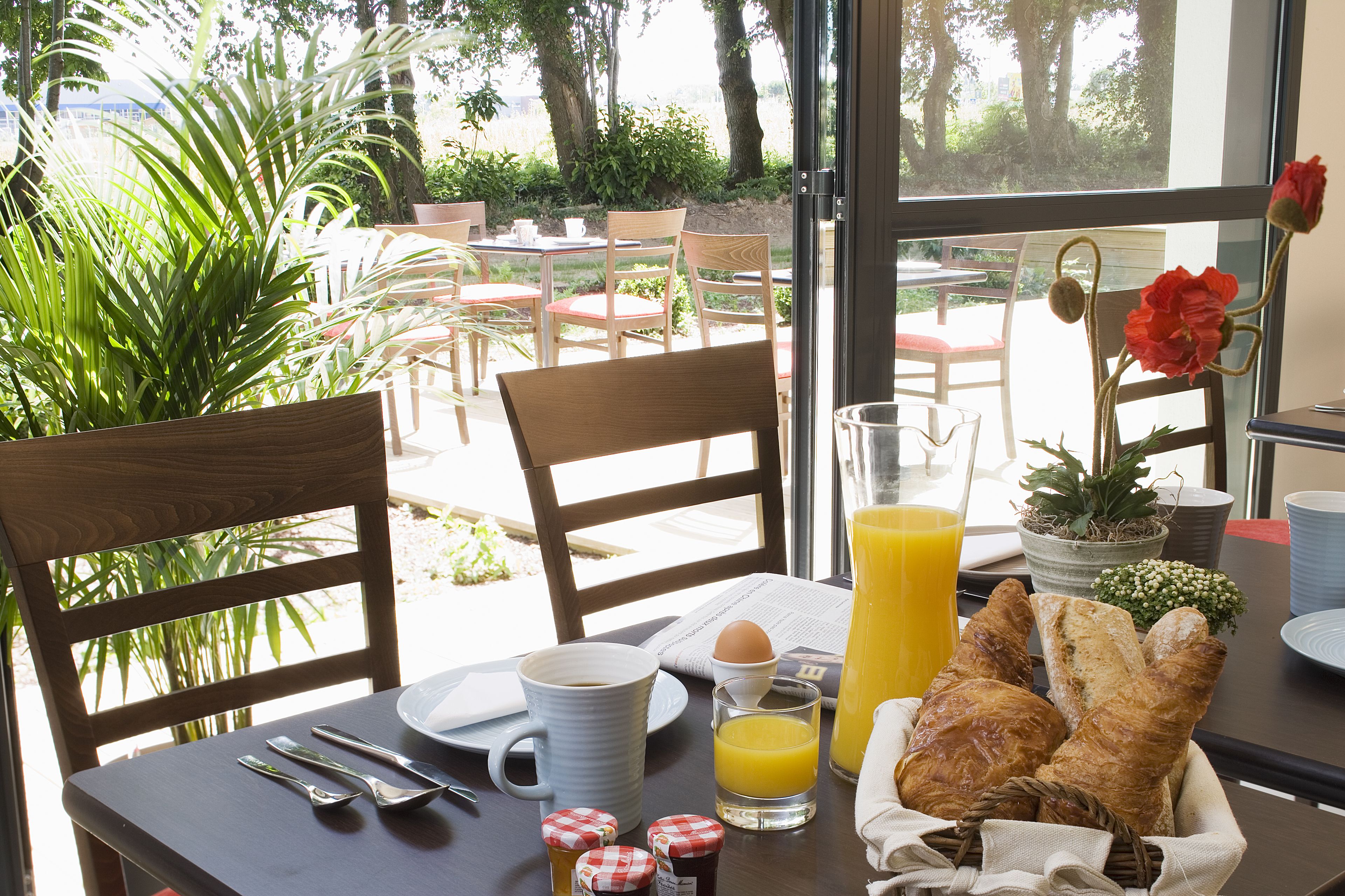 daily buffet breakfast (eur 16 per person)