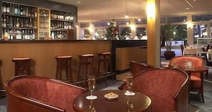 Bar (on property) - Escale Oceania Rennes Cap Malo (La Meziere)