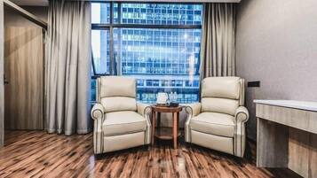 Minibar, in-room safe, alarm clocks