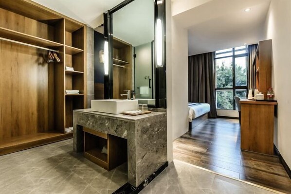 미니바, 객실 내 금고, 알람 시계