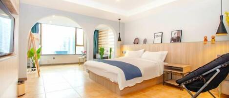 Minibar, in-room safe, alarm clocks