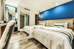 Minibar, in-room safe, alarm clocks - Carol Hotel (Chongqing)