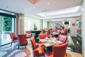 Daily full breakfast for a fee - Grand Muthu Forte da Oura (Albufeira)