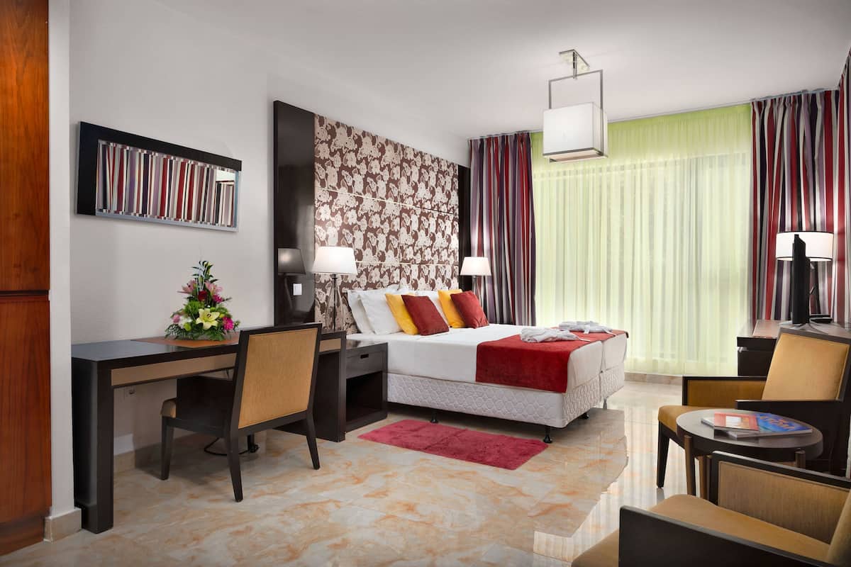 1 bedroom, blackout drapes, iron/ironing board, free WiFi