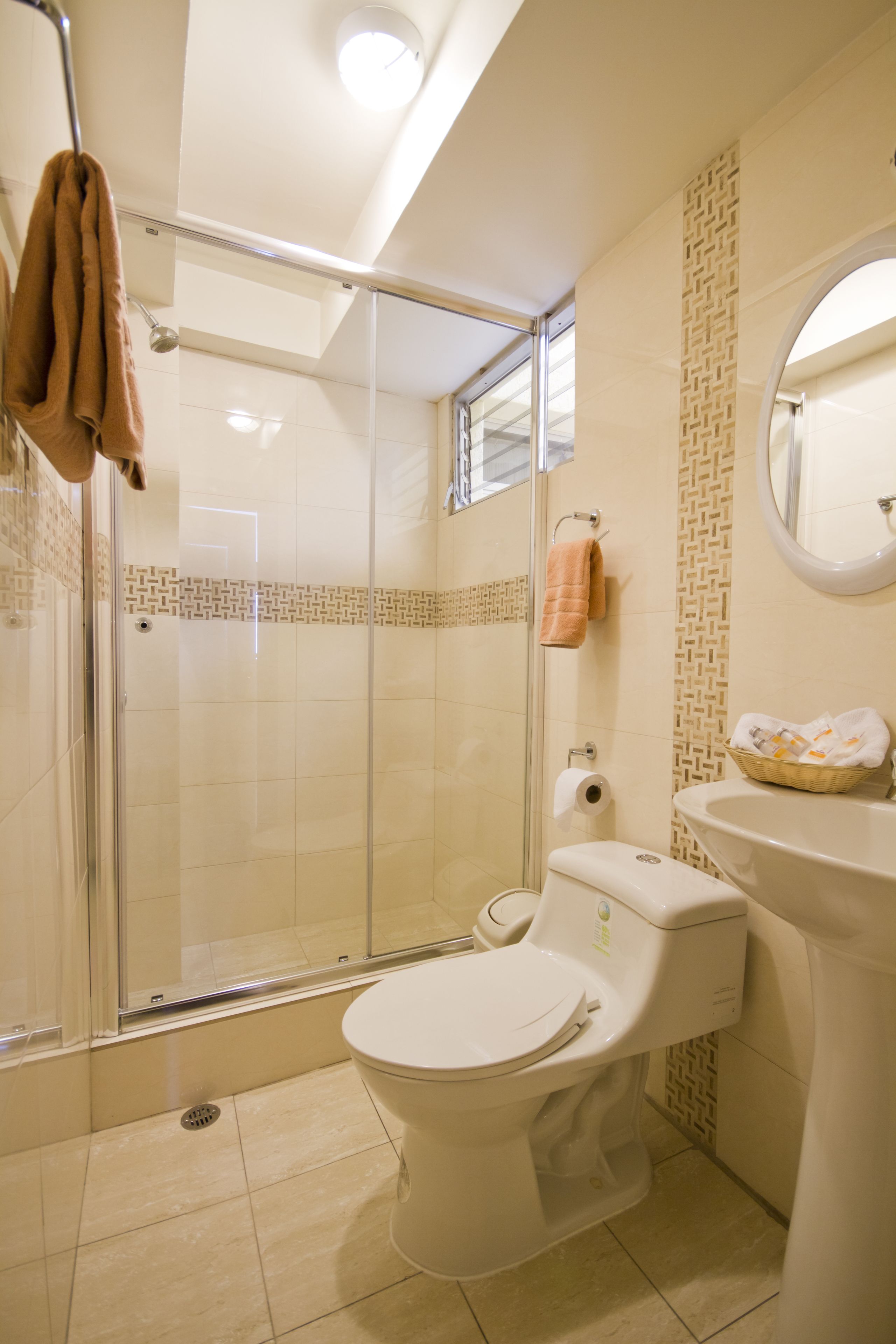 standard single room, 1 double bed | bathroom | shower, free toiletries, hair dryer, towels
