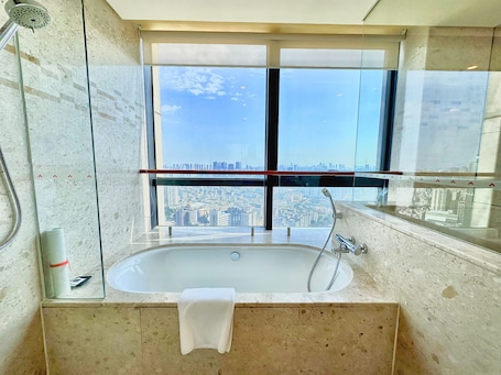 Swiss, Habitación ejecutiva, 1 cama de matrimonio grande | Minibar, caja fuerte, escritorio y wifi gratis. Swissotel Foshan