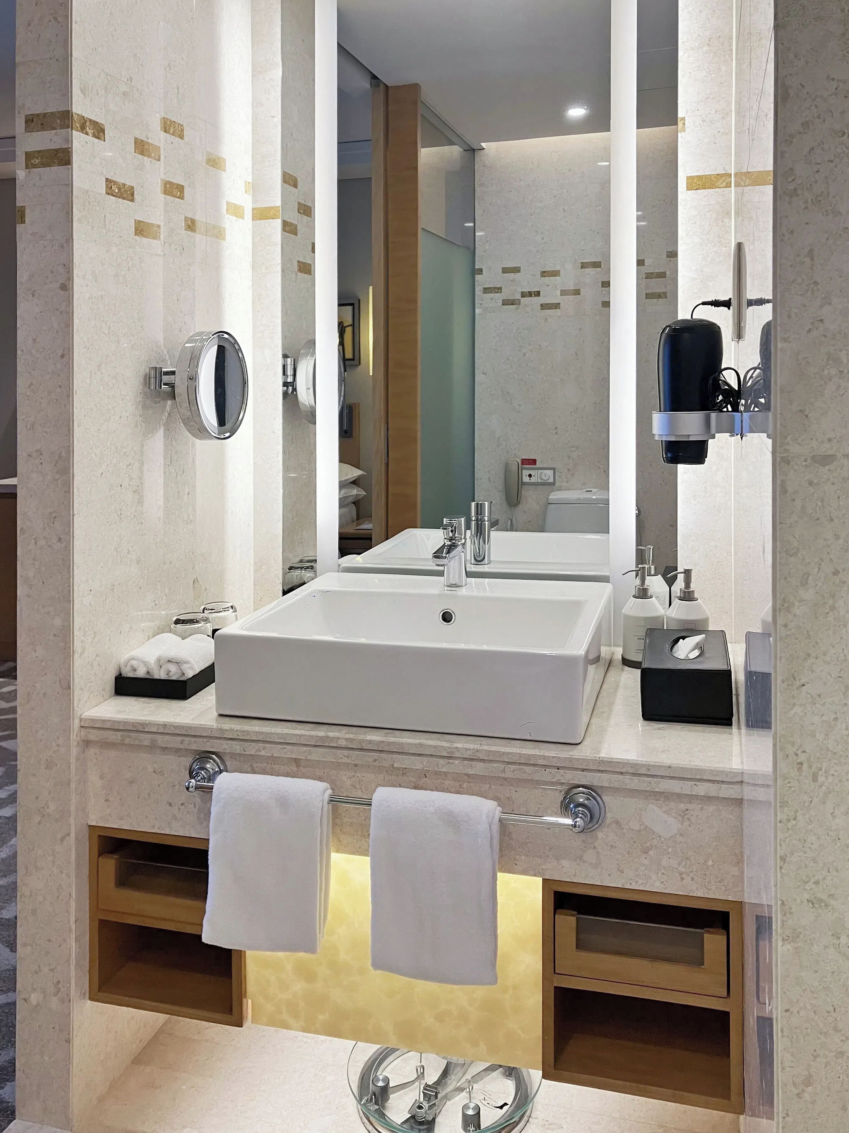 deluxe suite, 1 king bed | bathroom | combined shower/bathtub, hair dryer, bathrobes, slippers
