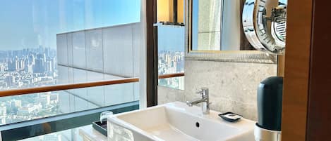 Premier Room, 1 King Bed | Minibar, in-room safe, desk, free WiFi