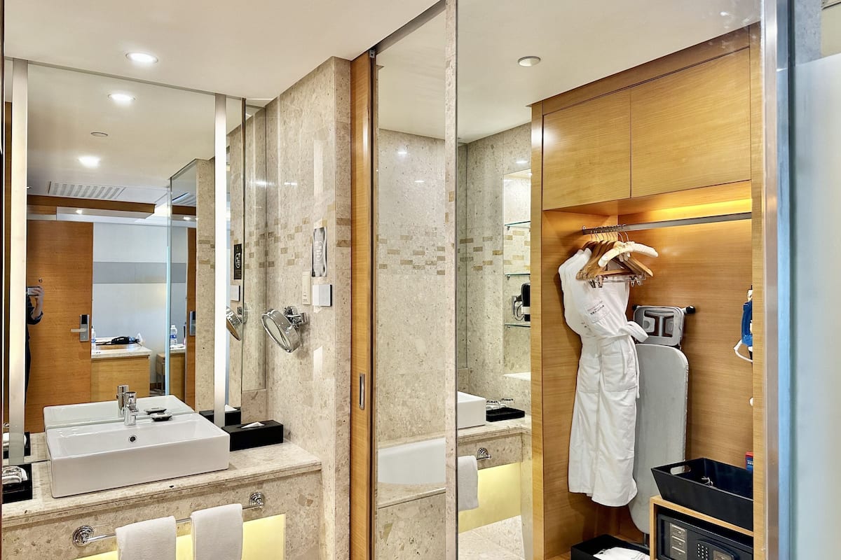 Swiss, Executive Twin Room, 2 Katil Kelamin (Double) | Bar mini, peti besi dalam bilik, meja, katil bayi/kot (percuma)