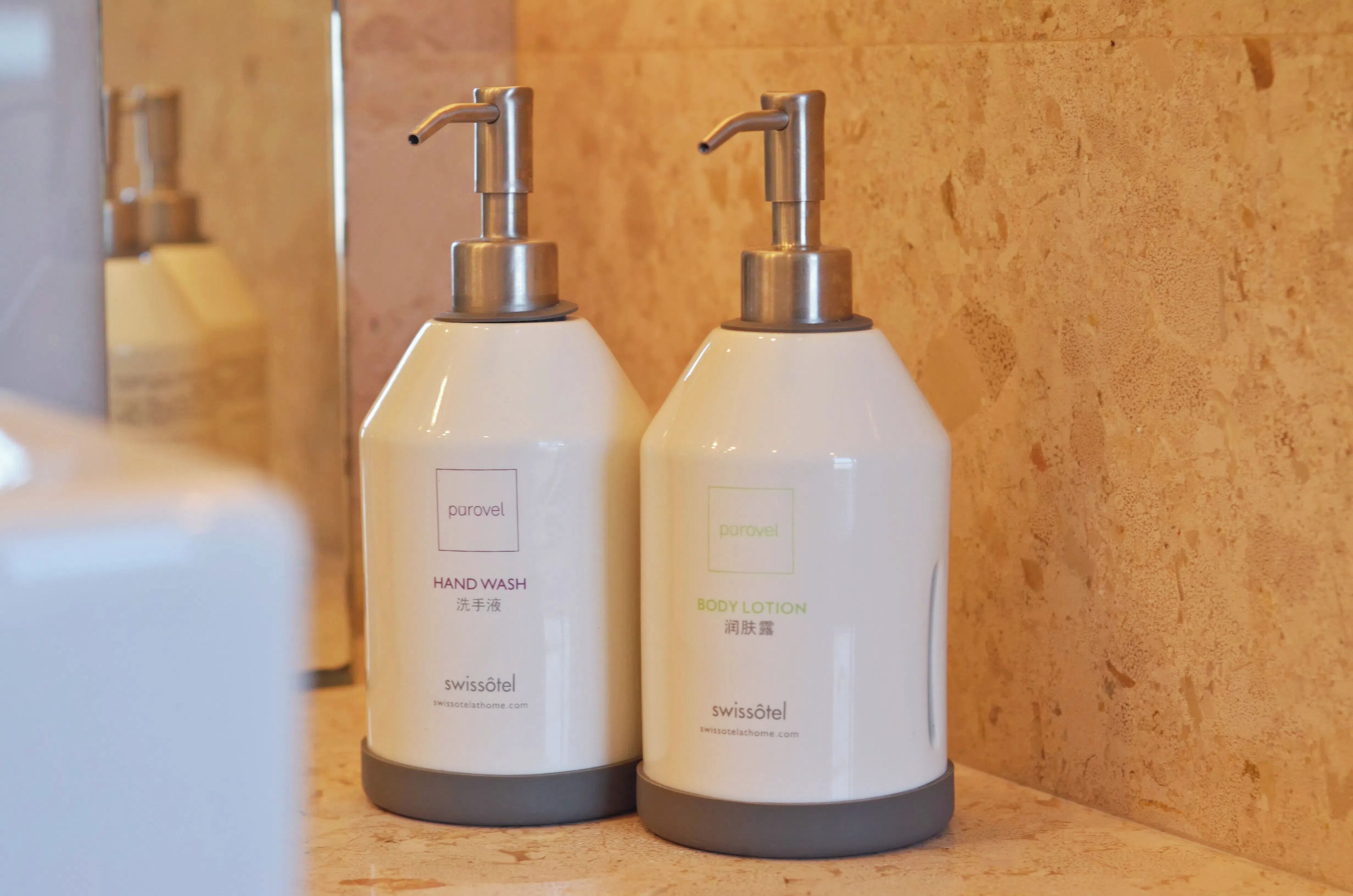 combined shower/bathtub, hair dryer, bathrobes, slippers