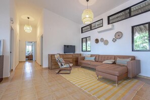 Studio Apartment | Aire de séjour | Table de ping-pong