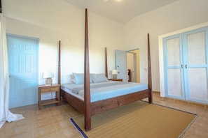 Studio Apartment | Brankas, meja kerja, ruang kerja ramah laptop, dan Wi-Fi gratis