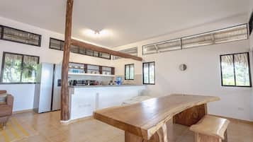 Studio Apartment | Living area | Table tennis