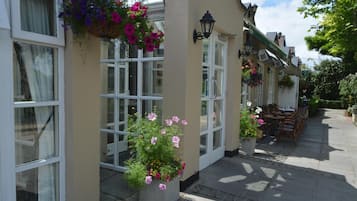 บริเวณภายนอก