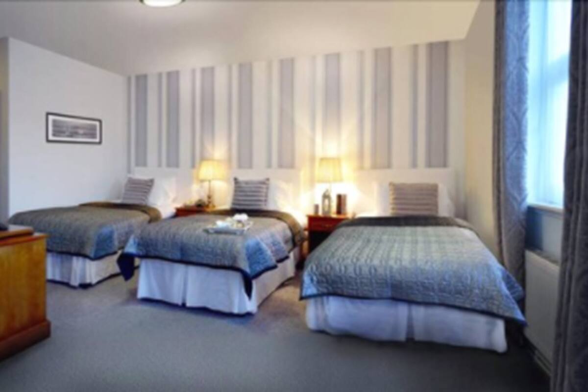 family room | 1 bedroom, desk, iron/ironing board, free wifi