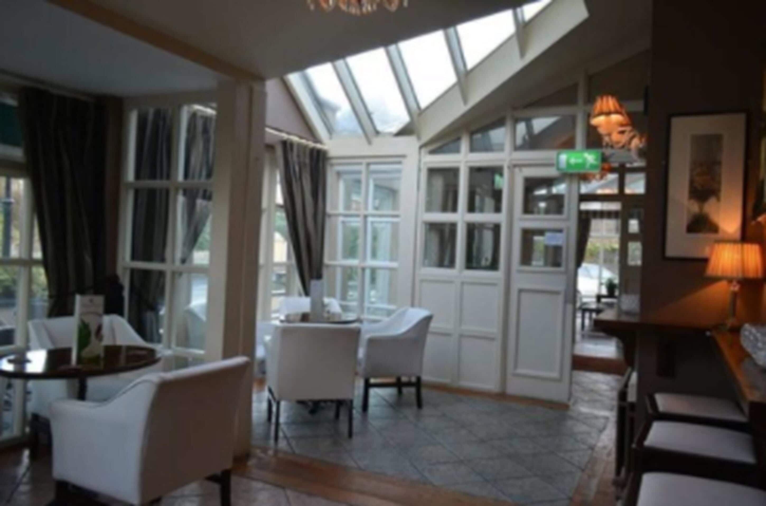 朝食 (フル ブレックファスト)、毎日提供 (1 名様 12.50 EUR)