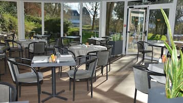 Lunch and dinner served, French cuisine