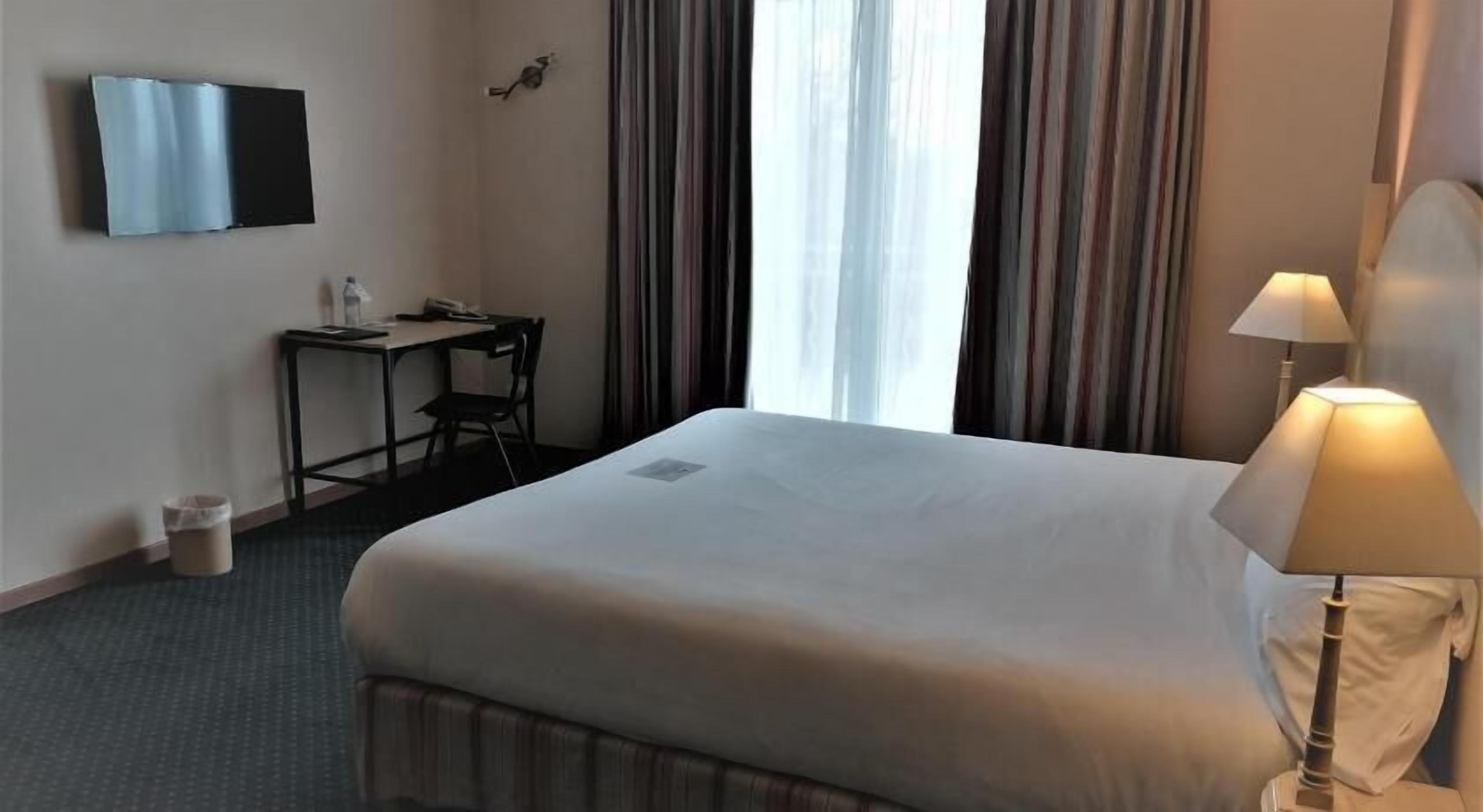 Premium bedding, minibar, desk, soundproofing