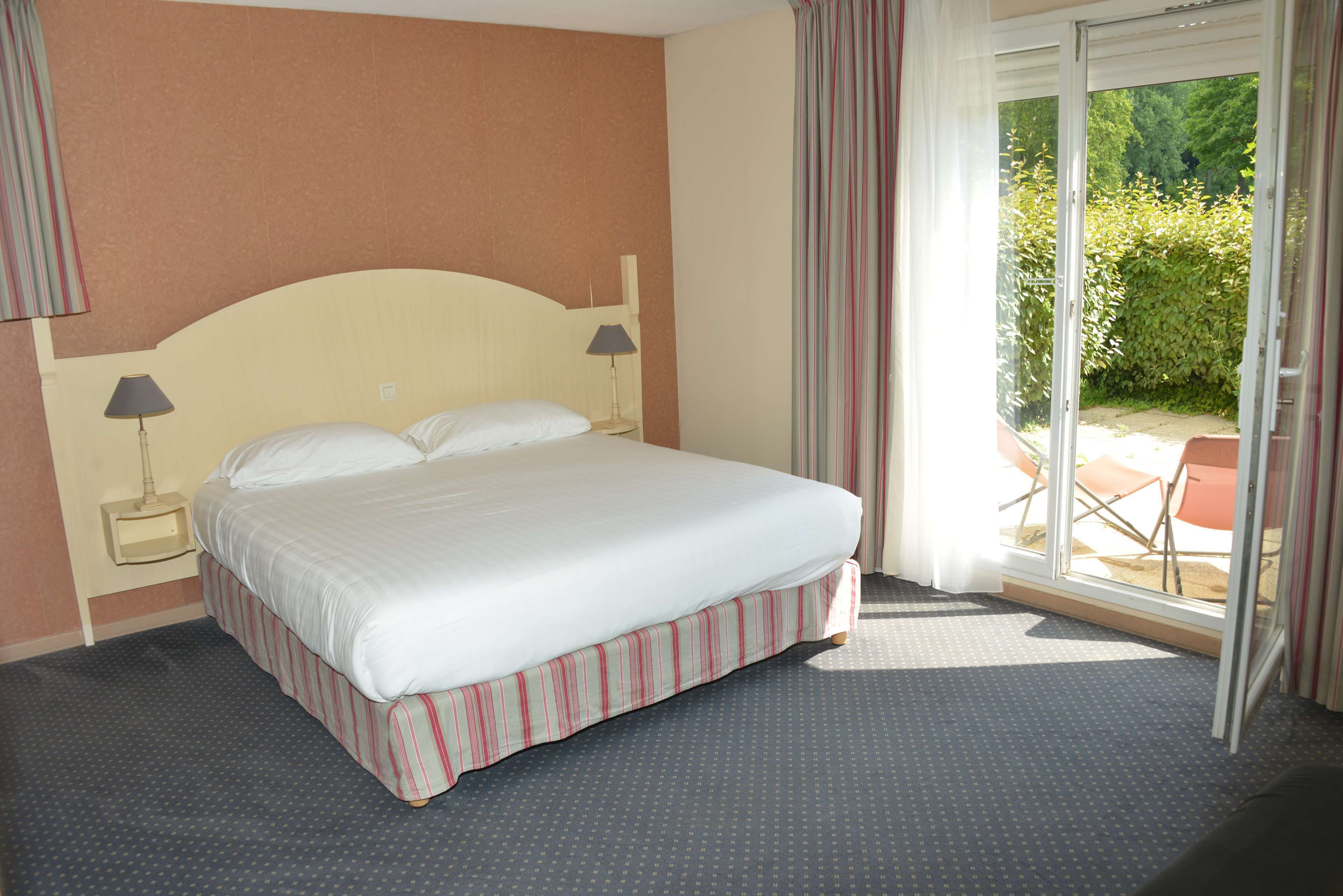 standard room, 2 single beds, non smoking (with single sofabed) | premium bedding, minibar, desk, soundproofing