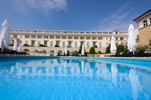 Indoor pool, seasonal outdoor pool, pool loungers
